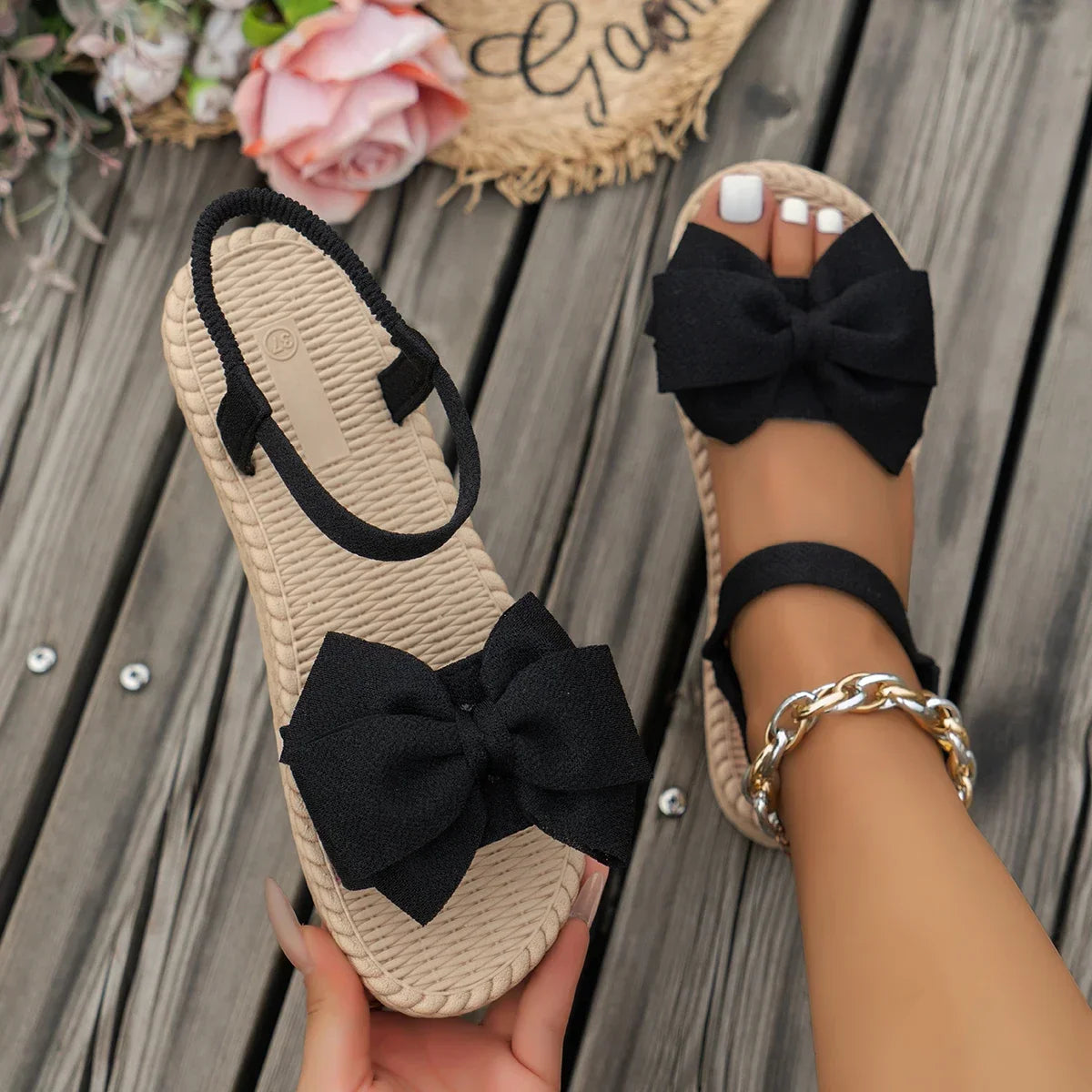 Women Sandals 2025 New Summer Lightweight Sandals Fashion Beach Casual Slippers Outdoor Bow Tie Flat Shoes Home Slides Women